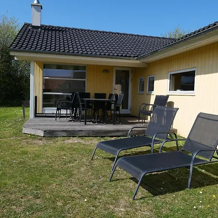 1 Surfer's E 137 Holiday home *
